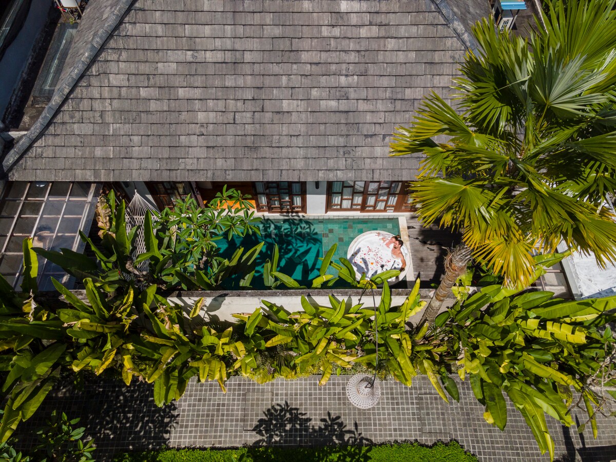 Ultimate Jungle Romance 1 Bedroom Private Villa in Ubud — image 5