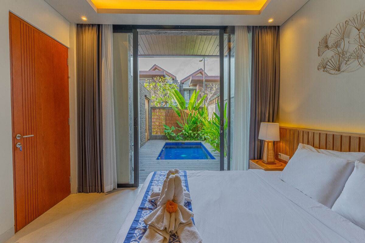 Central Tropical Hideaway 3 Bedroom Private Villa in Canggu — image 7