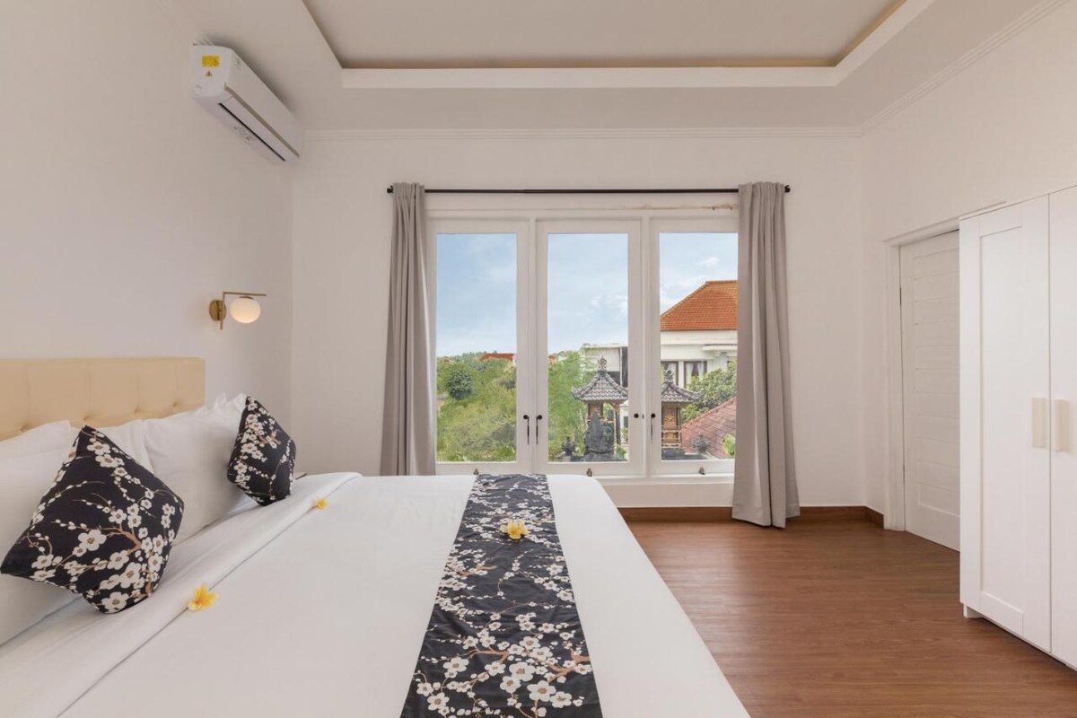 Spacious Modern Retreat 3 Bedroom Private Villa in Jimbaran — image 4