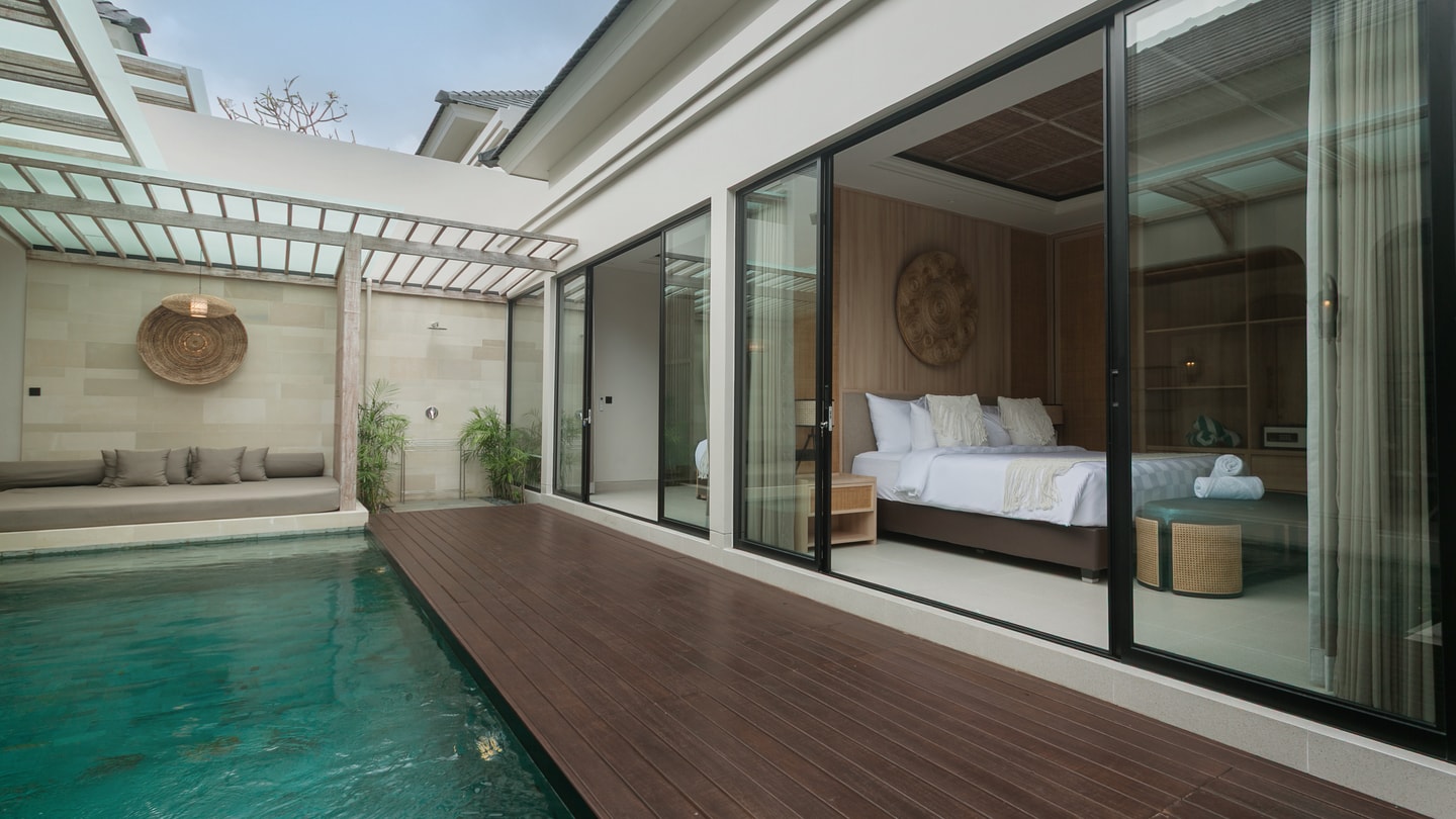 Deneva 8 - Bathtub & Pool Villa, Near Berawa Beach in Canggu, Bali — image 17