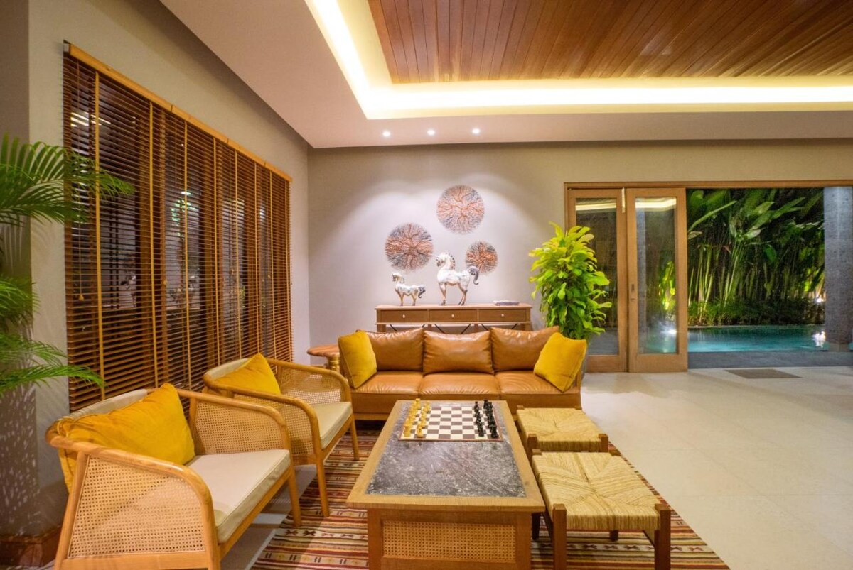 Lush Teakwood Sanctuary 2 Bedroom Private Villa in Canggu — image 11