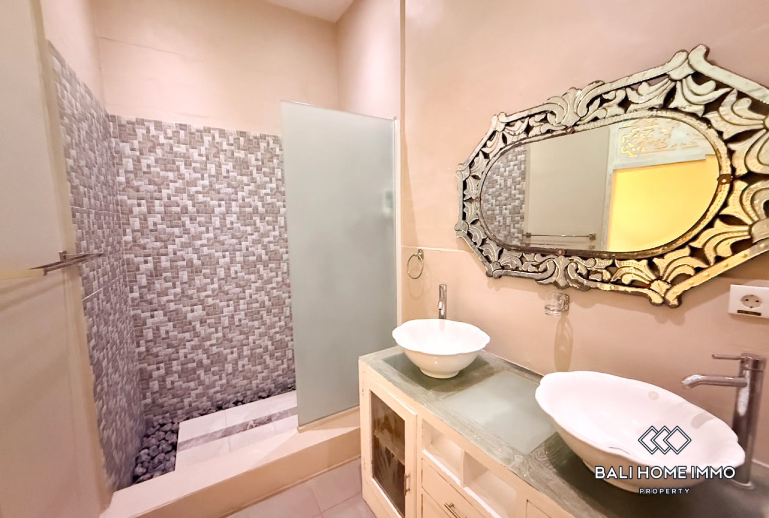 2 Bedroom Villa For Rent in Seminyak Oberoi — image 7