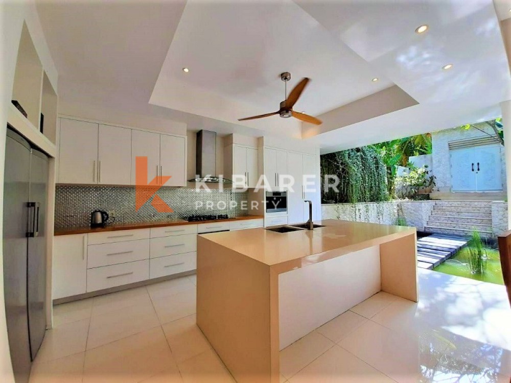 LUXURY FOUR BEDROOM OPEN LIVING VILLA IN PERERENAN — image 6