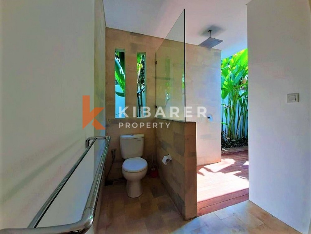 LUXURY FOUR BEDROOM OPEN LIVING VILLA IN PERERENAN — image 15