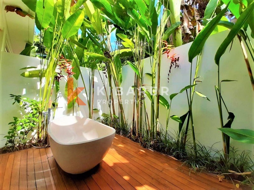 LUXURY FOUR BEDROOM OPEN LIVING VILLA IN PERERENAN — image 13
