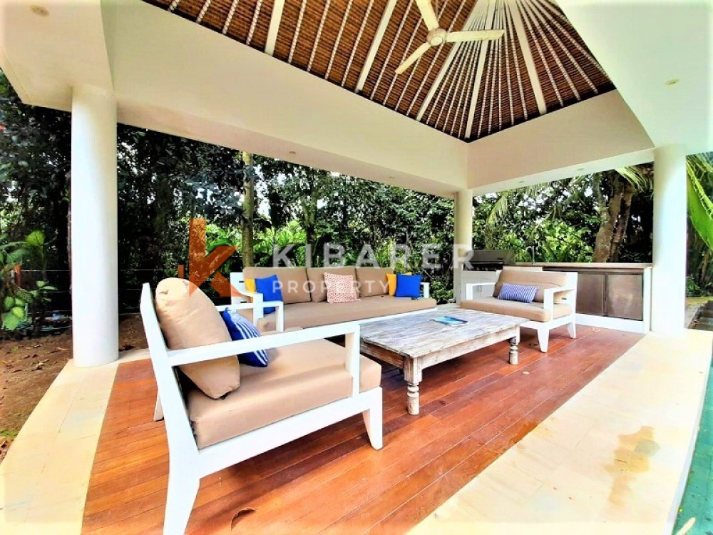 LUXURY FOUR BEDROOM OPEN LIVING VILLA IN PERERENAN — image 9