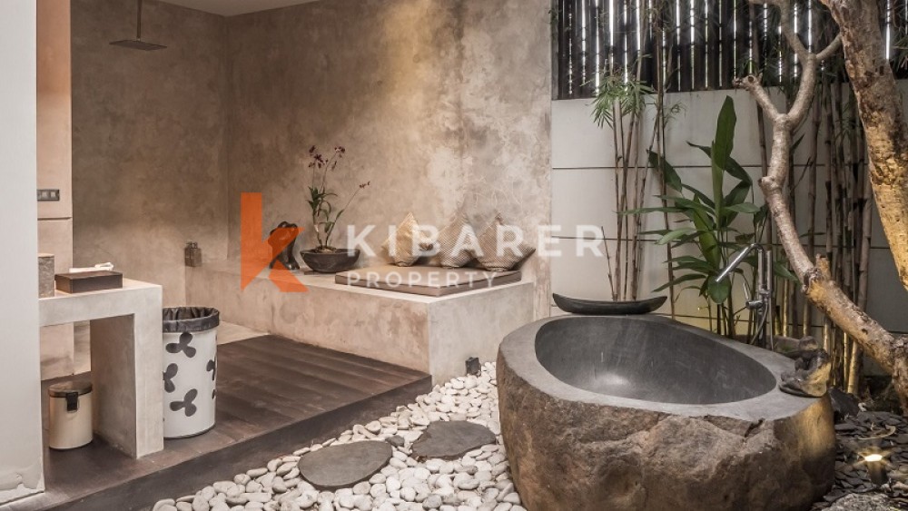 Luxury Five Bedrooms Villa In Quite Area In Umalas — image 16