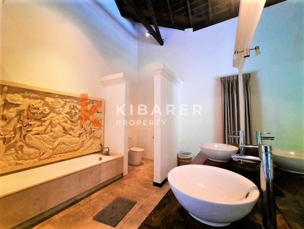 Stunning Five-Bedroom Villa with Great View in Pererenan — image 4