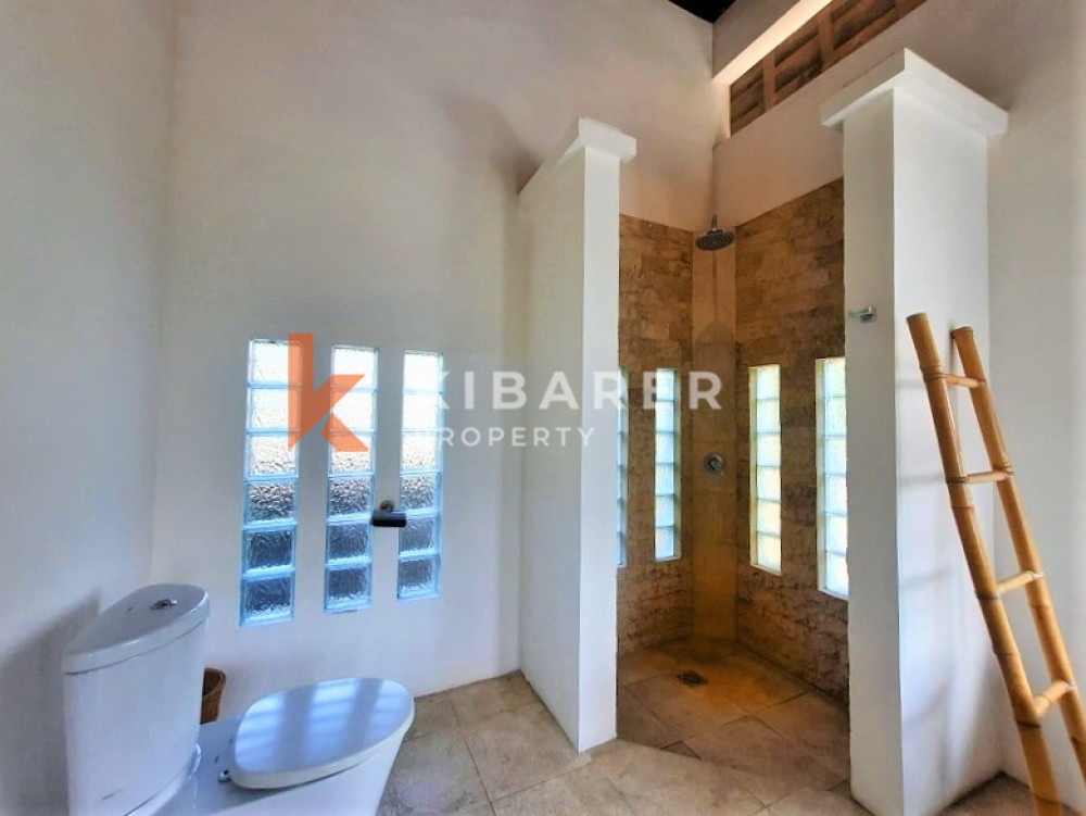 Stunning Five-Bedroom Villa with Great View in Pererenan — image 10