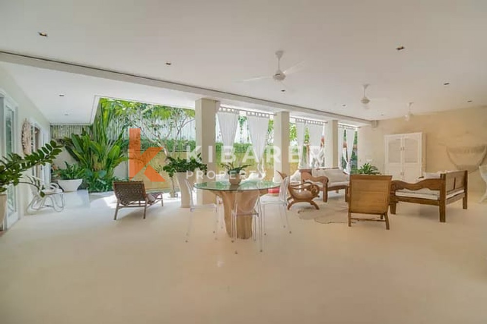 Stunning Three Bedroom Villa with best location in Canggu — image 3