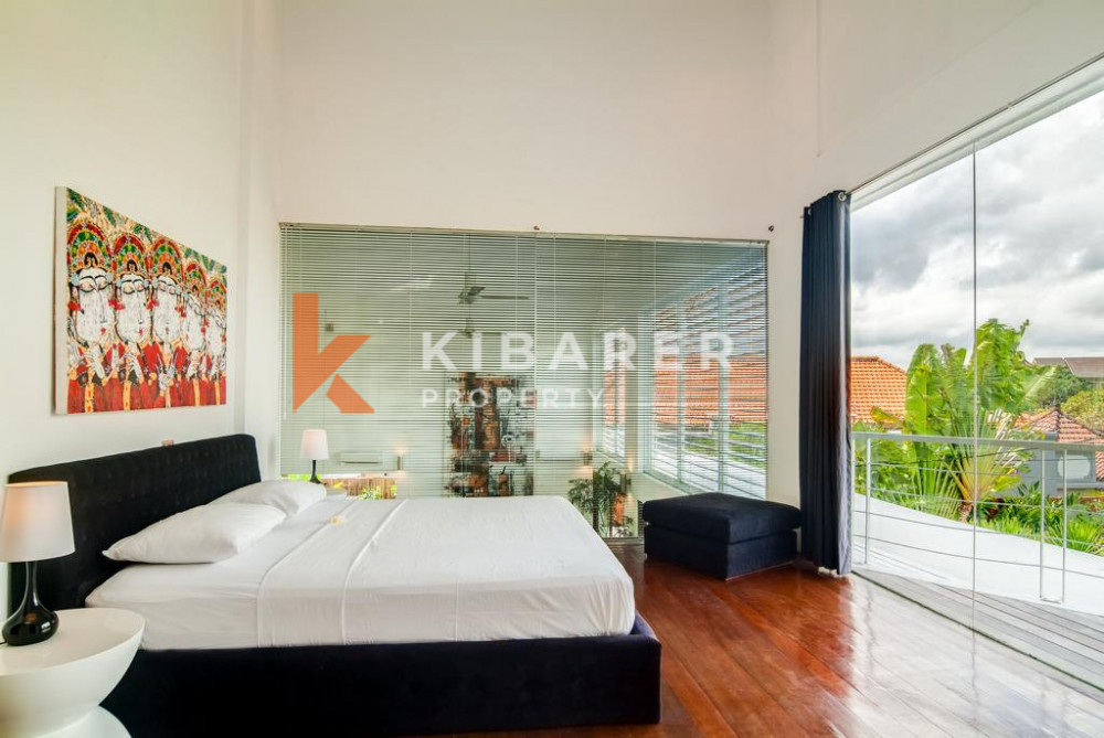 Amazing Design Four Bedrooms Closed Living Villa In Umalas — image 5