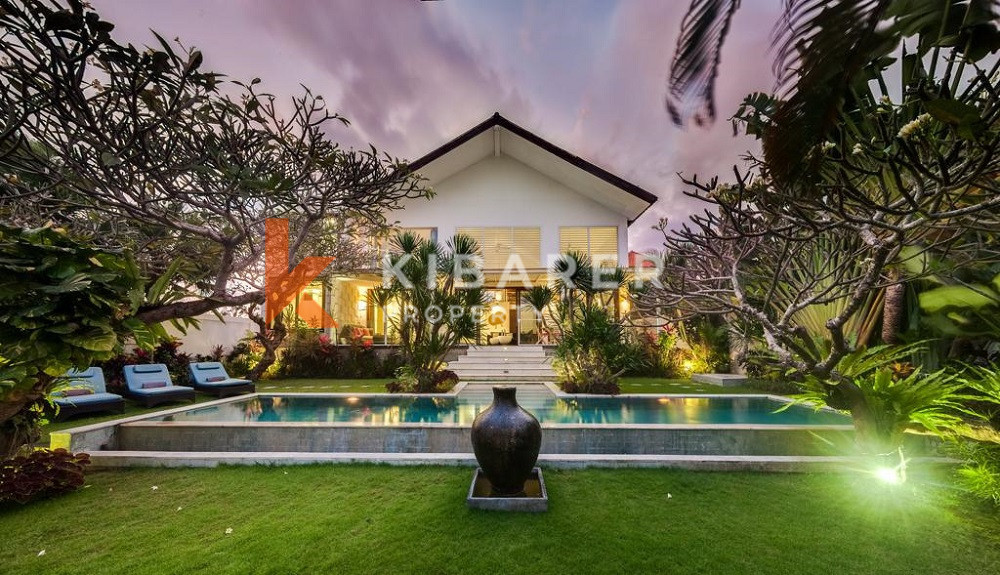 Amazing Design Four Bedrooms Closed Living Villa In Umalas — image 6