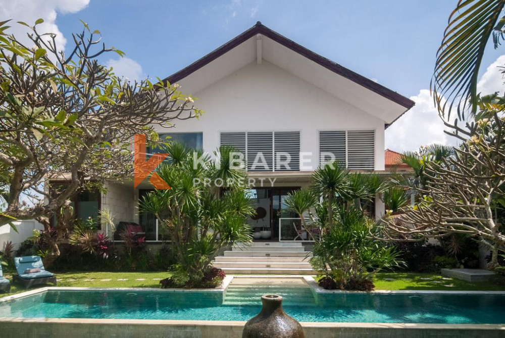 Amazing Design Four Bedrooms Closed Living Villa In Umalas