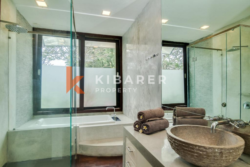 Amazing Design Four Bedrooms Closed Living Villa In Umalas — image 10