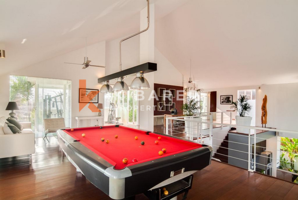 Amazing Design Four Bedrooms Closed Living Villa In Umalas — image 12