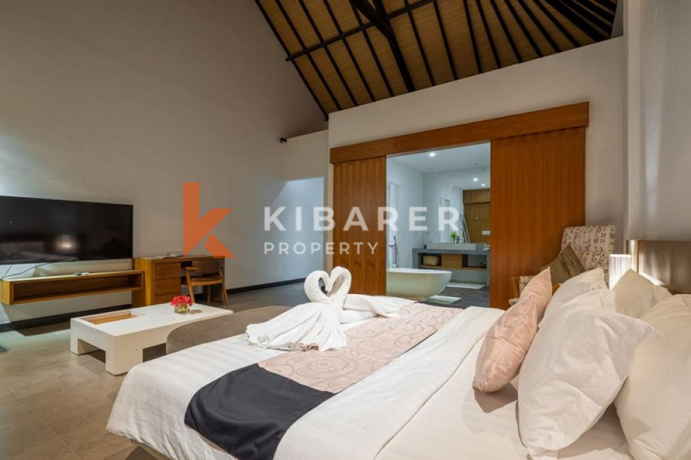 Amazing Four Bedroom Enclosed Living Villa in Ungasan — image 5