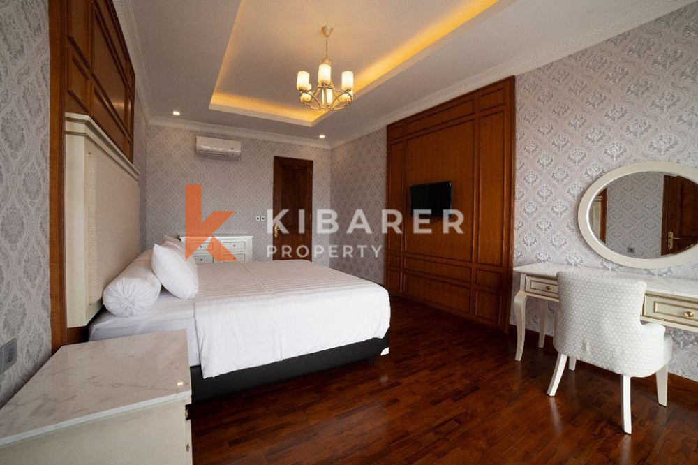 Beautiful Four Bedroom Retreat Overlooking the Jimbaran Ocean — image 15