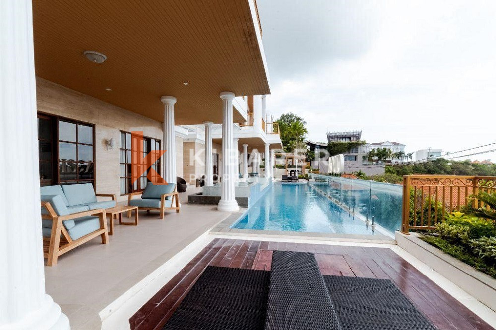 Beautiful Four Bedroom Retreat Overlooking the Jimbaran Ocean — image 8