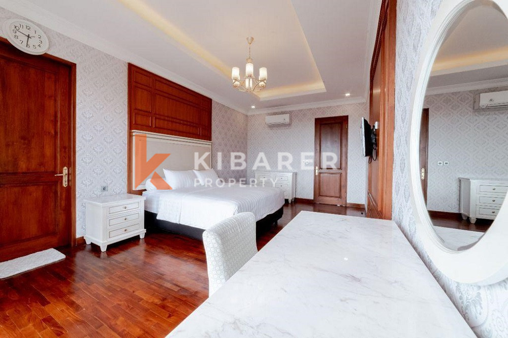 Beautiful Four Bedroom Retreat Overlooking the Jimbaran Ocean — image 11