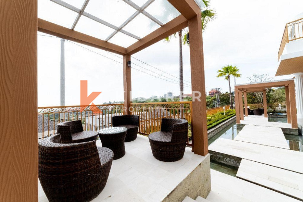 Beautiful Four Bedroom Retreat Overlooking the Jimbaran Ocean — image 19