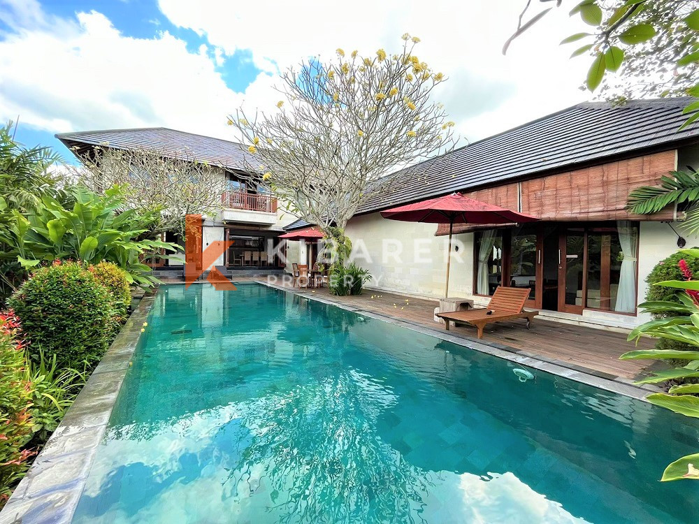 Spacious Four-Bedroom Villa in Babakan