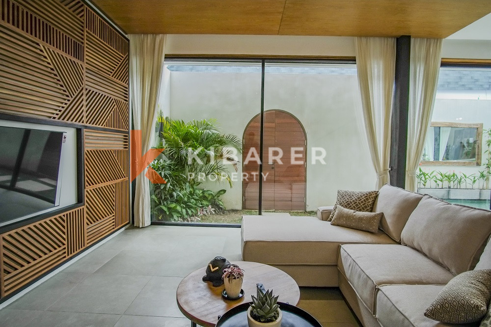 Beautiful Closed Three-Bedroom Villa within Walking Distance to Cemagi Beach — image 11
