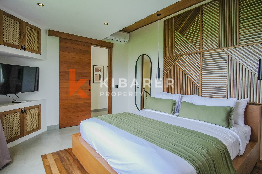 Beautiful Closed Three-Bedroom Villa within Walking Distance to Cemagi Beach — image 4