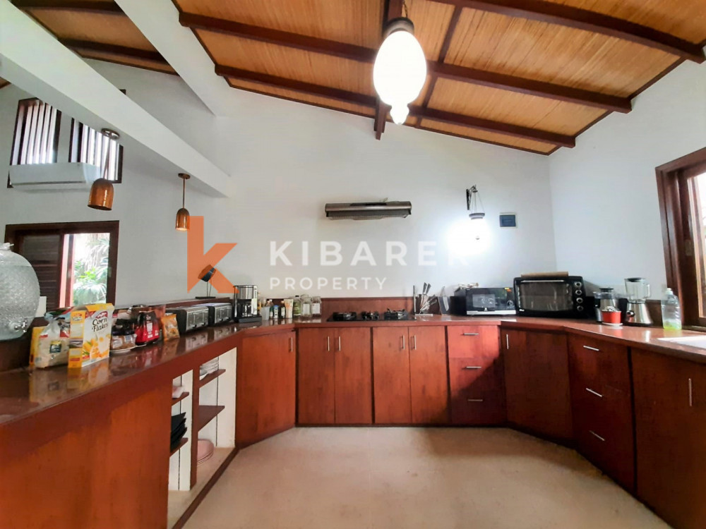Stunning Five Bedroom Villa located in peaceful Canggu area — image 6