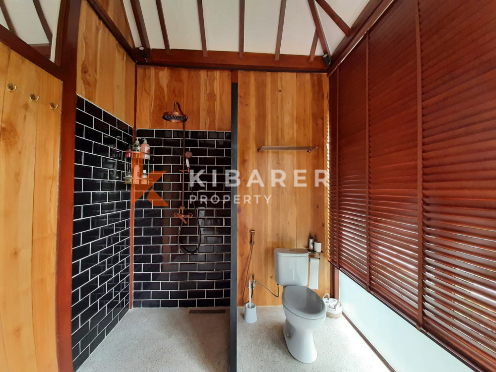 Stunning Five Bedroom Villa located in peaceful Canggu area — image 9