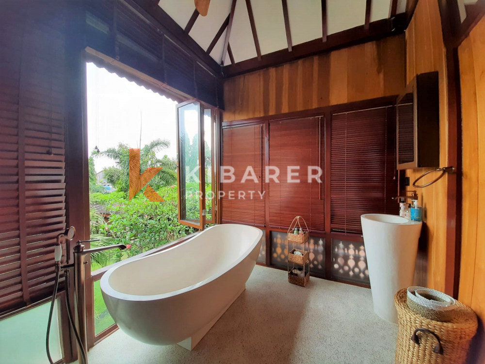 Stunning Five Bedroom Villa located in peaceful Canggu area — image 10