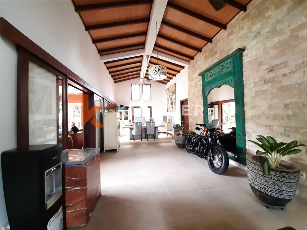 Stunning Five Bedroom Villa located in peaceful Canggu area — image 5