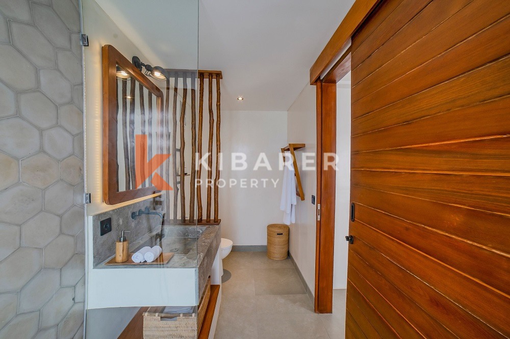 Stunning Three Bedroom Villa walking distance to Cemagi Beach — image 15