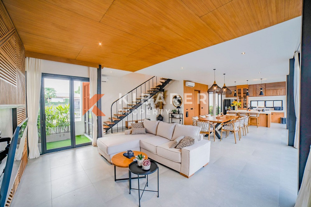 Superb Three-Bedroom Villa Within Walking Distance to Cemagi Beach — image 4