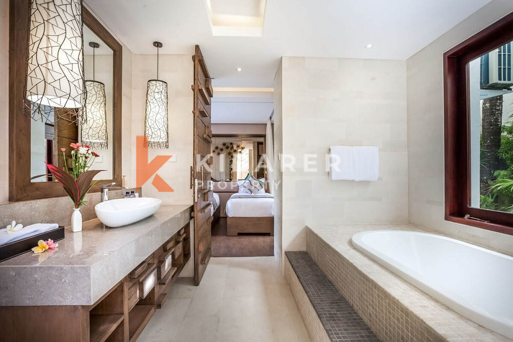 Stunning Four Bedroom Villa located in quiet Seminyak area — image 12