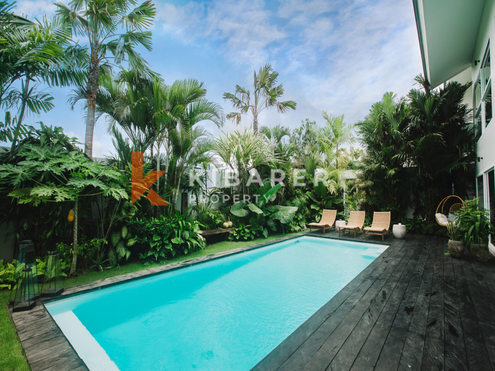 Stunning Three Bedroom Villa Enclosed Living Room Situated in Canggu — image 16