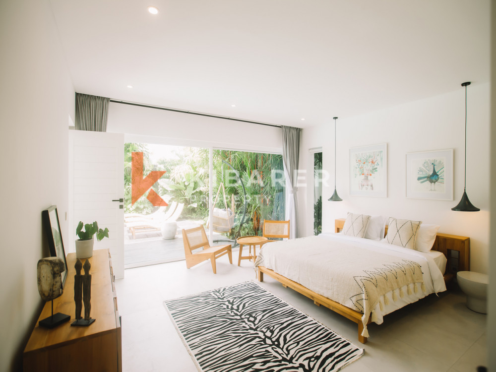 Stunning Three Bedroom Villa Enclosed Living Room Situated in Canggu — image 11