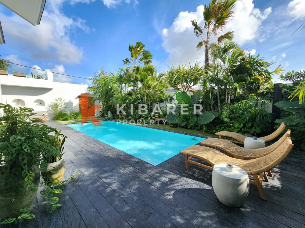 Stunning Three Bedroom Villa Enclosed Living Room Situated in Canggu — image 8