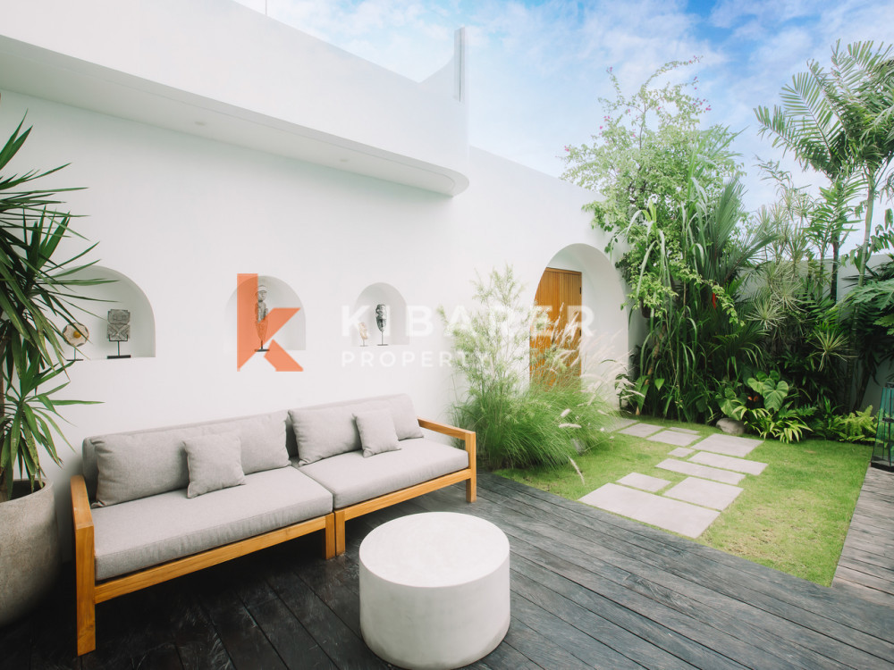Stunning Three Bedroom Villa Enclosed Living Room Situated in Canggu — image 15