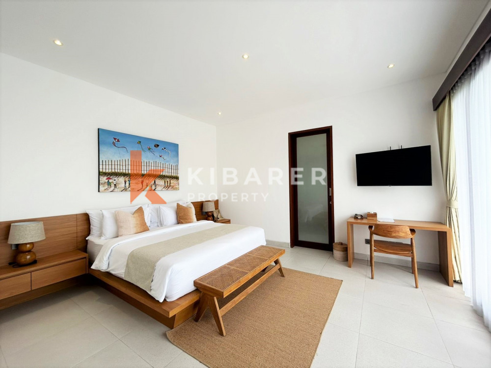 Beautiful Three Bedroom Enclosed Living Room Villa Situated in Seminyak — image 10