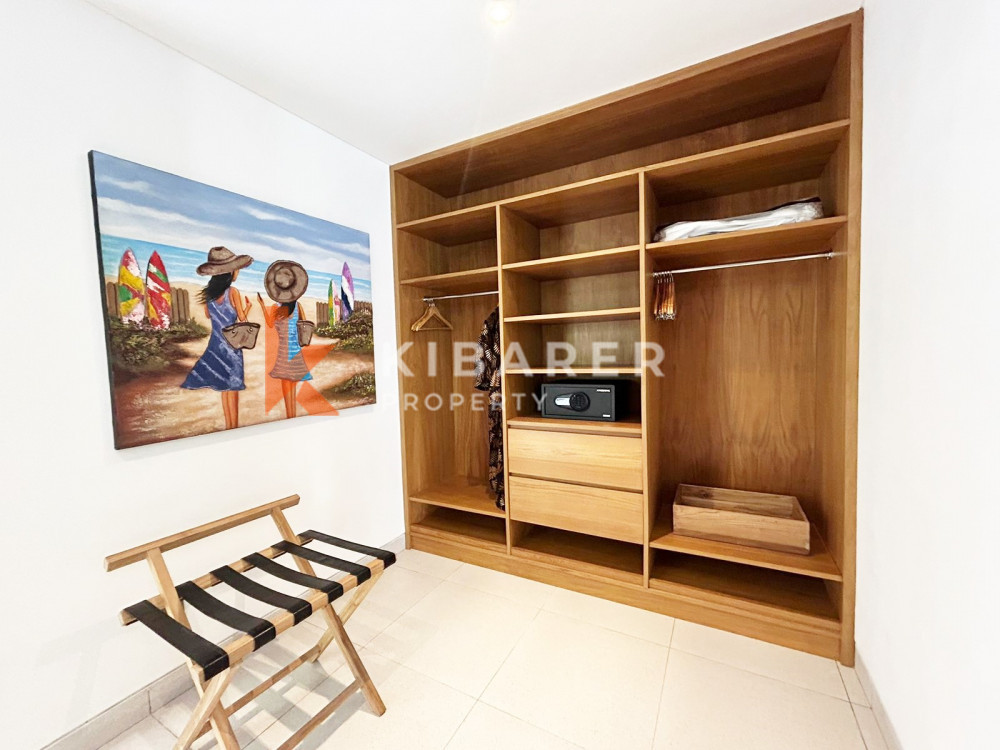 Beautiful Three Bedroom Enclosed Living Room Villa Situated in Seminyak — image 5