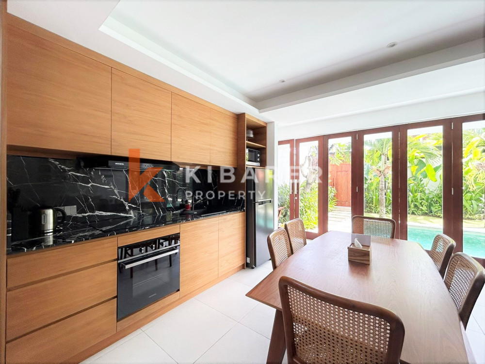 Beautiful Three Bedroom Enclosed Living Room Villa Situated in Seminyak — image 3
