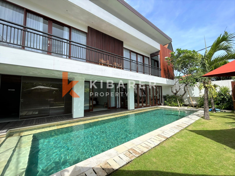 Beautiful Three Bedroom Enclosed Living Room Villa Situated in Seminyak — image 1