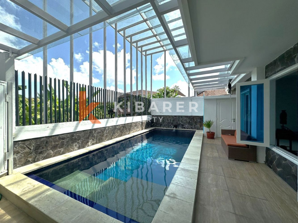 Cozy Five Bedroom Close Living Villa in Seminyak — image 1