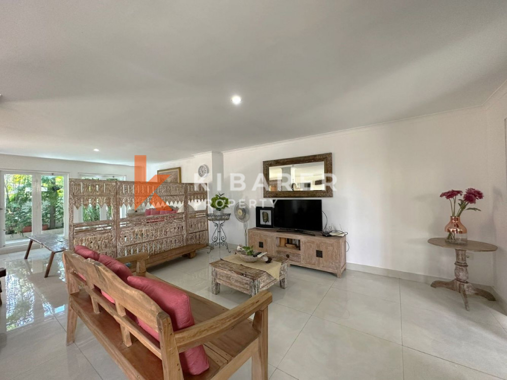 Cozy Five Bedroom Close Living Villa in Seminyak — image 8