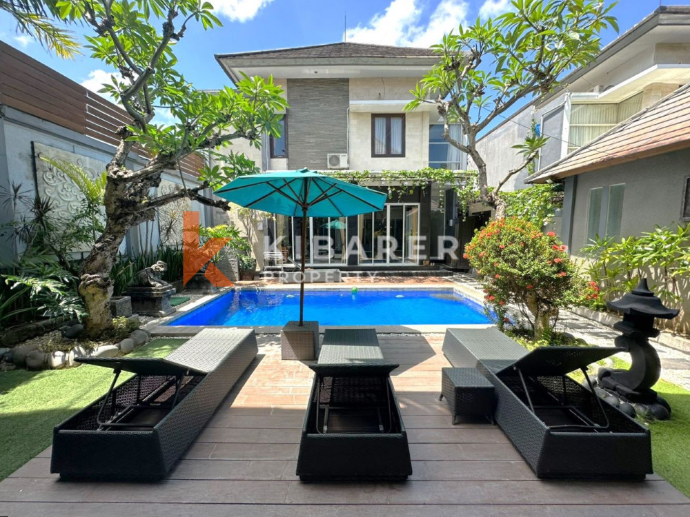 Homey Four Bedrooms Enclosed Living Villa Situated in Seminyak — image 19