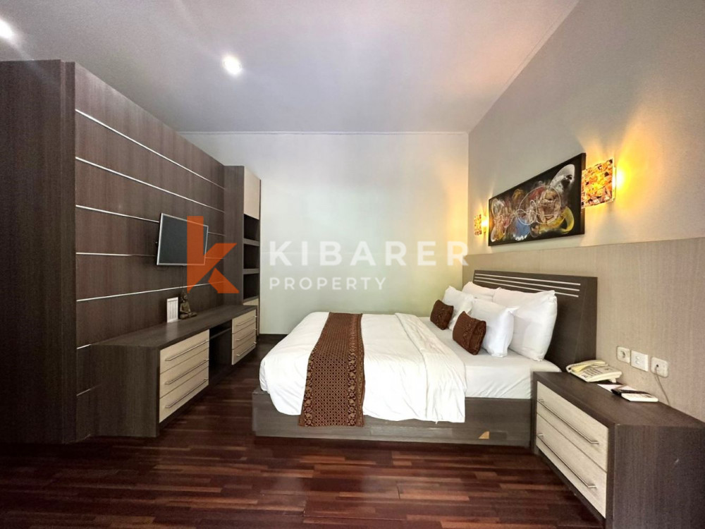 Homey Four Bedrooms Enclosed Living Villa Situated in Seminyak — image 3