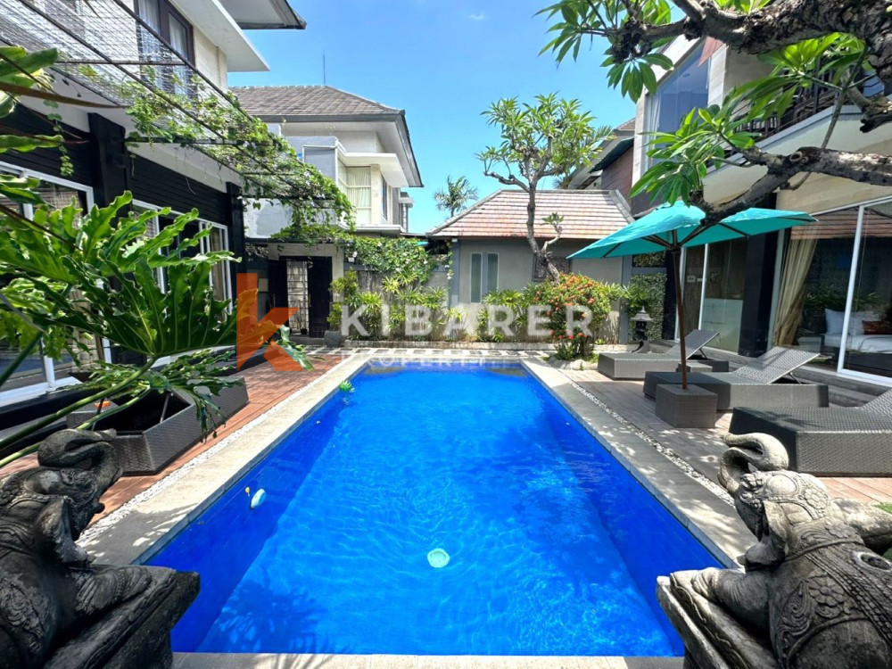 Homey Four Bedrooms Enclosed Living Villa Situated in Seminyak — image 18