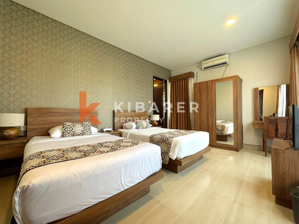 Comfortable Three Bedrooms Open Living Villa Nestled in Jimbaran — image 9