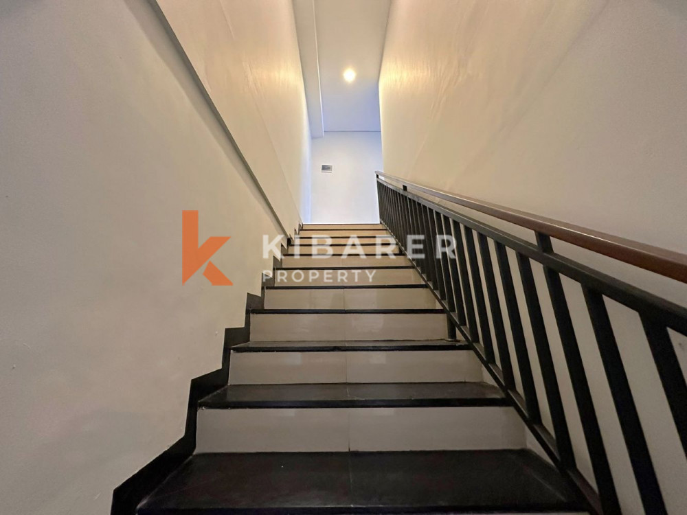 Comfortable Three Bedrooms Open Living Villa Nestled in Jimbaran — image 15