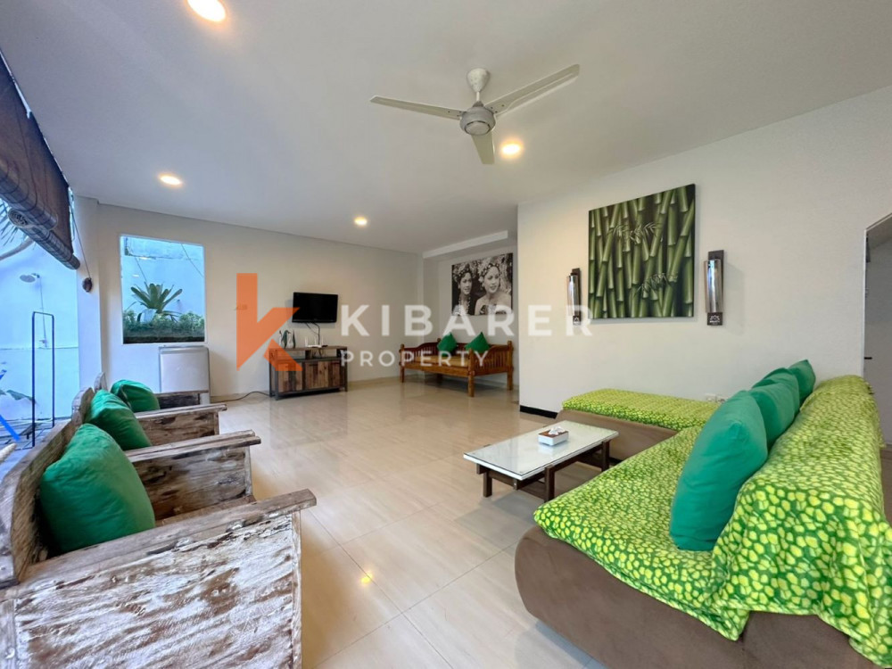Comfortable Three Bedrooms Open Living Villa Nestled in Jimbaran — image 2